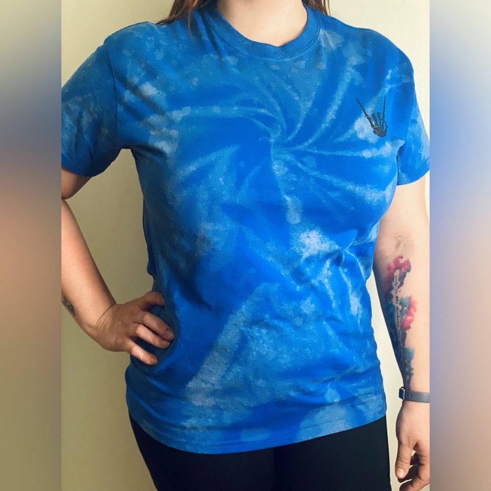 Cool Moms have tattoos blue skull wave 🌊